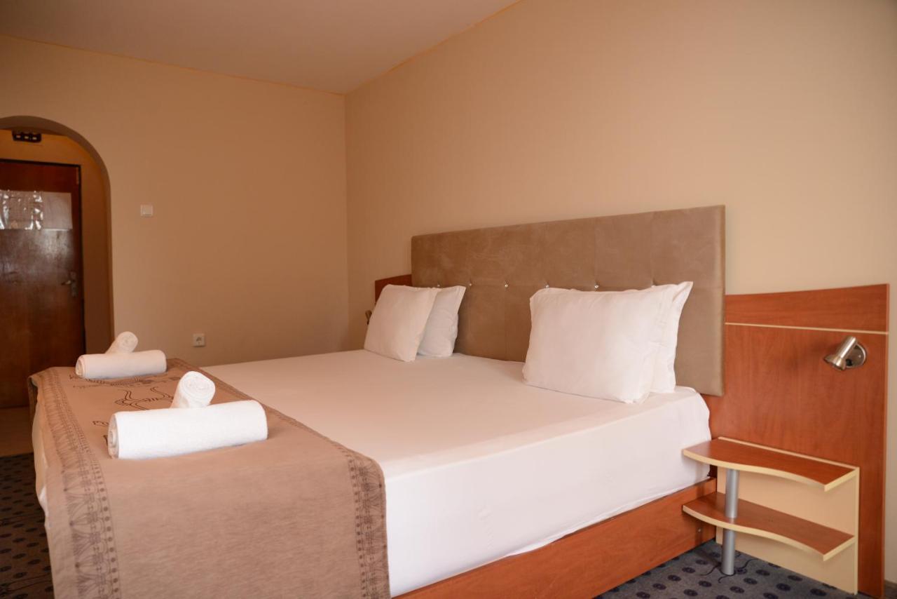 Bona Vita Hotell Golden Sands Exteriör bild