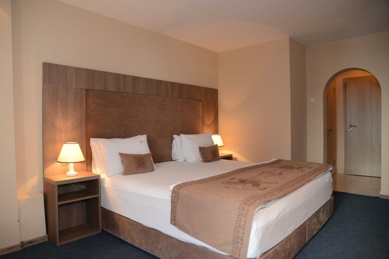 Bona Vita Hotell Golden Sands Exteriör bild